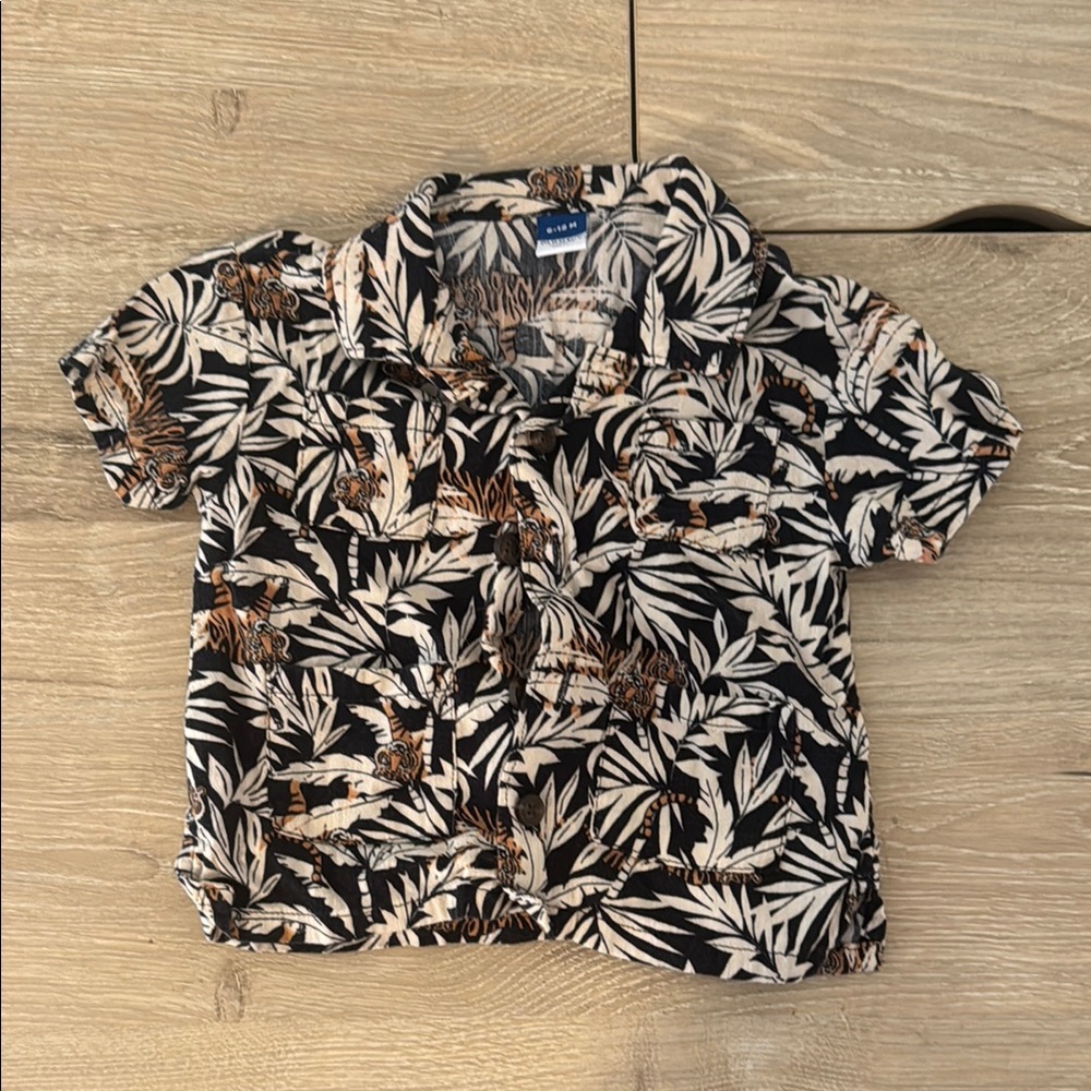 Black and White Leaf Print Shirt SIZE 6-12 MONTHS